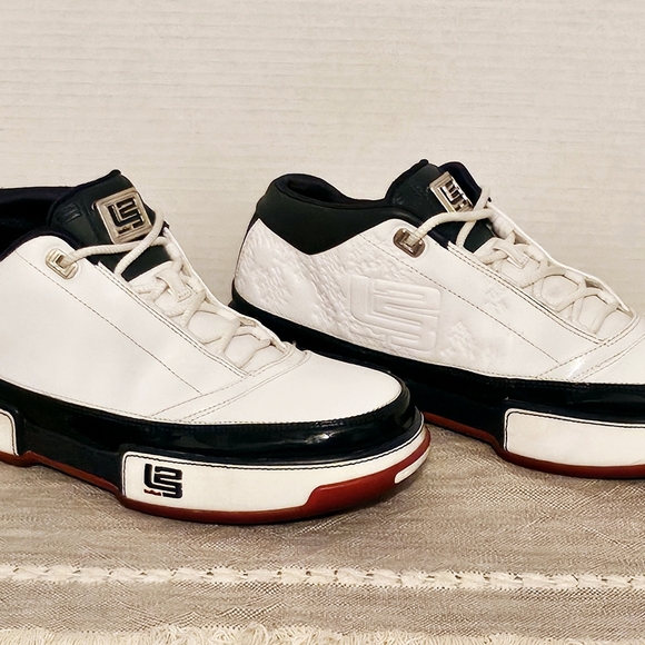 Vintage (2006) Lebron James Zoom ST II Low Basketball Sneakers, M9, Great Cond. - Picture 3 of 6